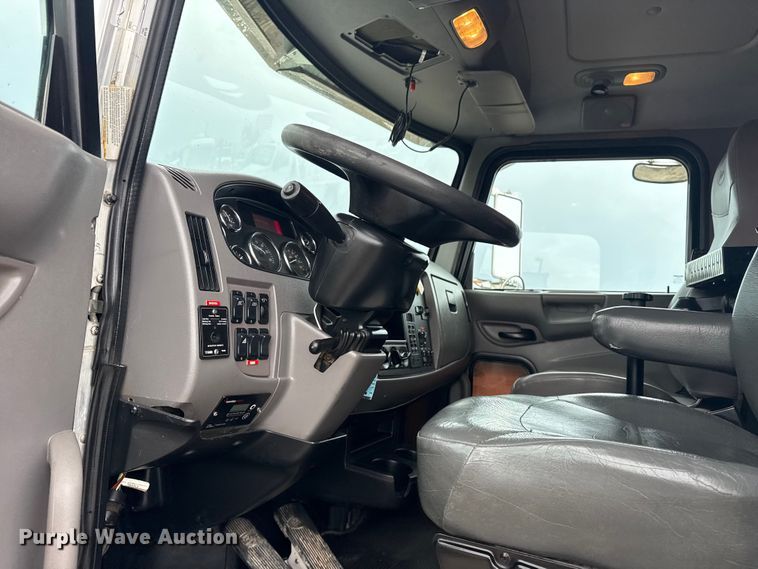 image for item NU9667 2015 Peterbilt 337 truck cab and chassis