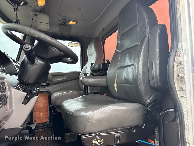 image for item NU9667 2015 Peterbilt 337 truck cab and chassis