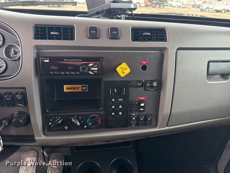 image for item NU9667 2015 Peterbilt 337 truck cab and chassis