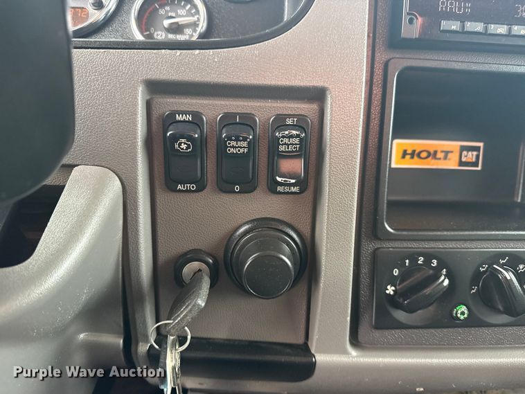 image for item NU9667 2015 Peterbilt 337 truck cab and chassis