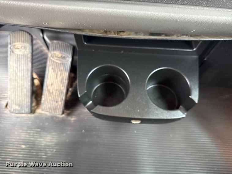 image for item NU9667 2015 Peterbilt 337 truck cab and chassis