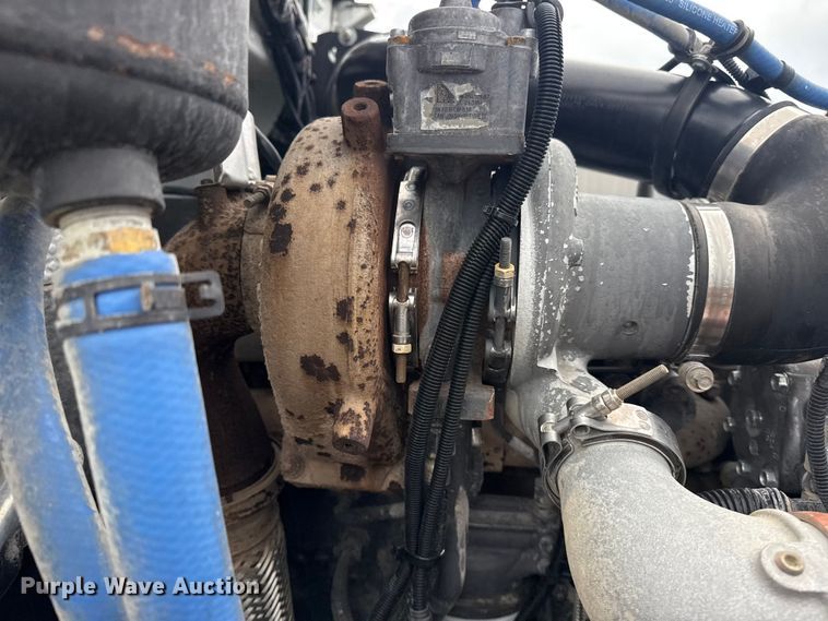 image for item NU9667 2015 Peterbilt 337 truck cab and chassis