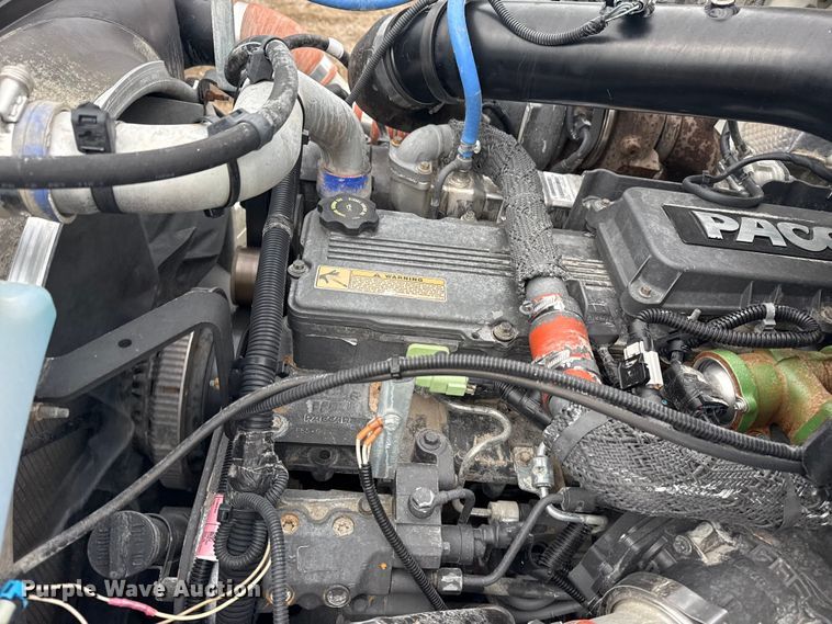 image for item NU9667 2015 Peterbilt 337 truck cab and chassis