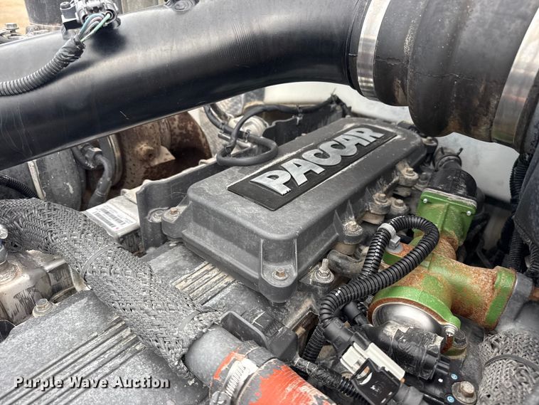 image for item NU9667 2015 Peterbilt 337 truck cab and chassis