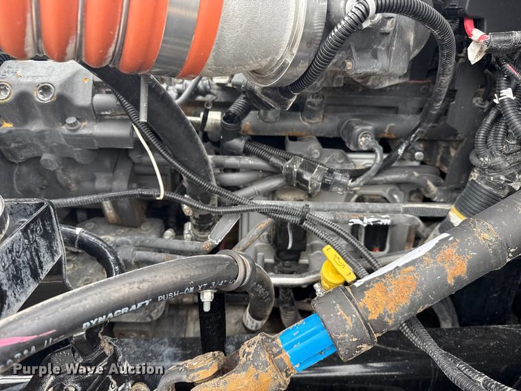 image for item NU9667 2015 Peterbilt 337 truck cab and chassis