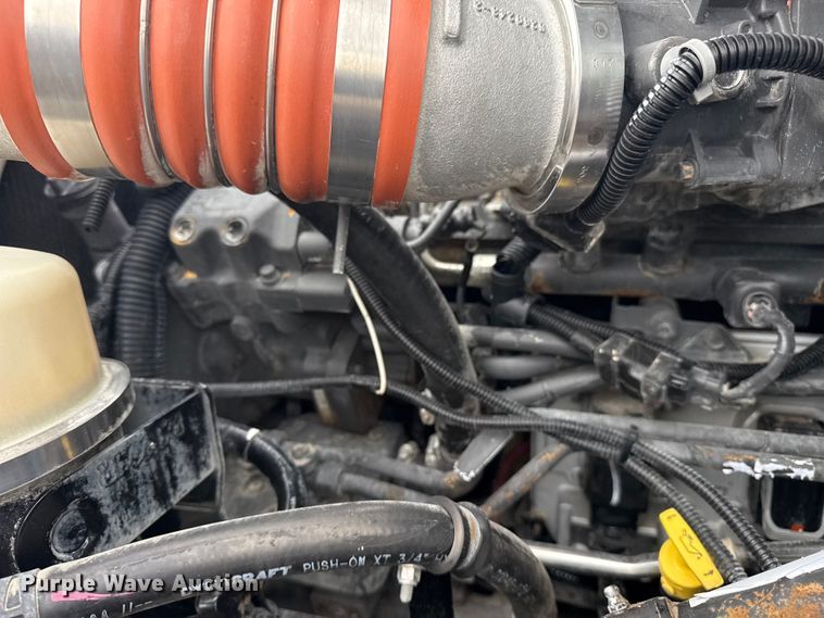 image for item NU9667 2015 Peterbilt 337 truck cab and chassis