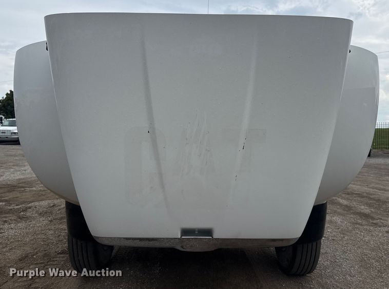 image for item NU9667 2015 Peterbilt 337 truck cab and chassis