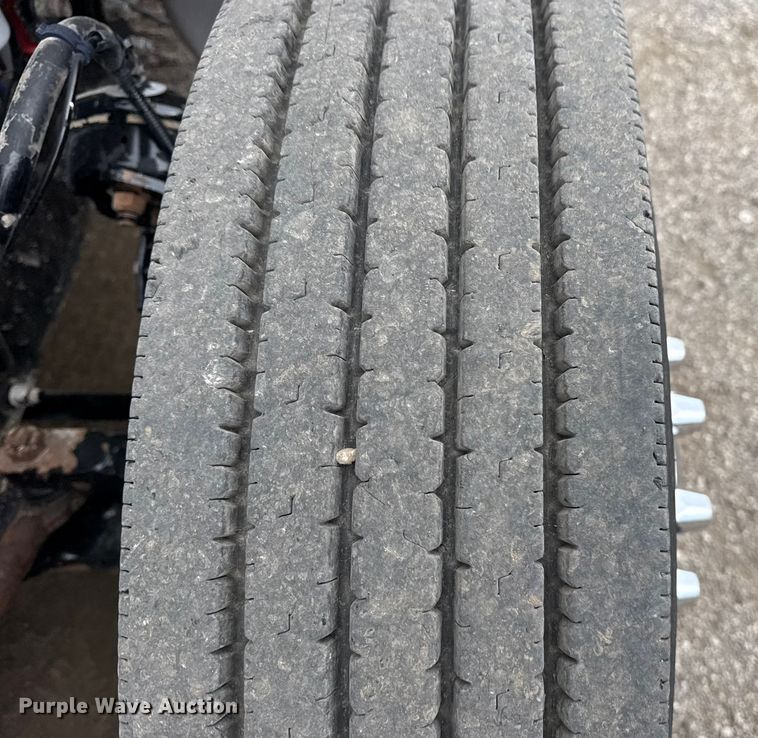 image for item NU9667 2015 Peterbilt 337 truck cab and chassis