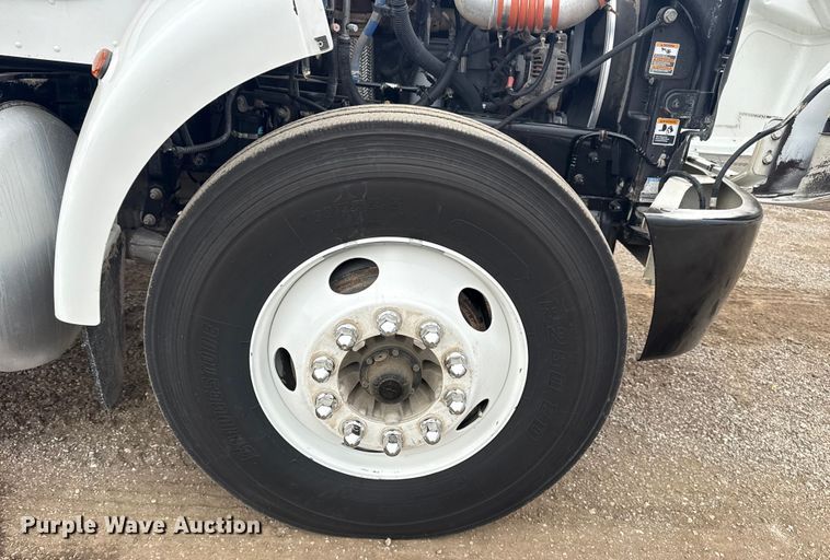 image for item NU9667 2015 Peterbilt 337 truck cab and chassis