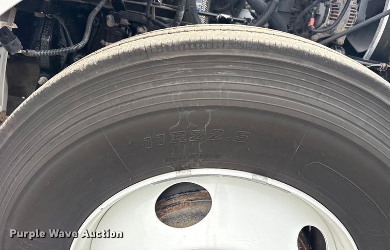 image for item NU9667 2015 Peterbilt 337 truck cab and chassis