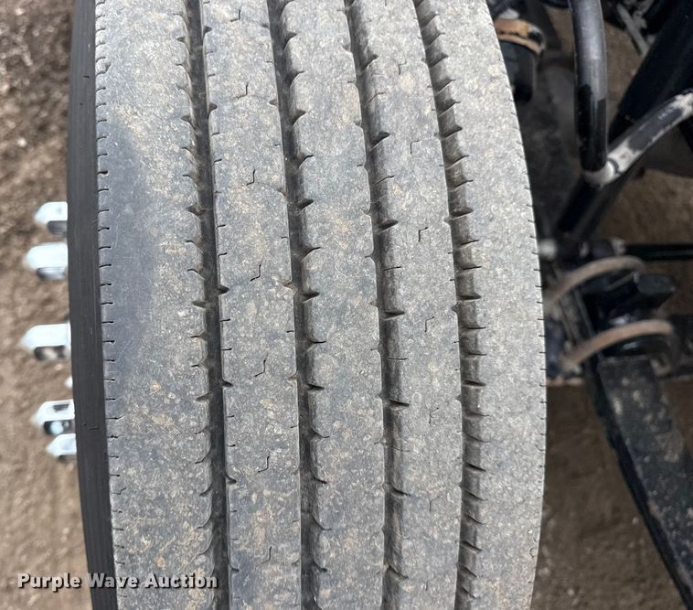 image for item NU9667 2015 Peterbilt 337 truck cab and chassis