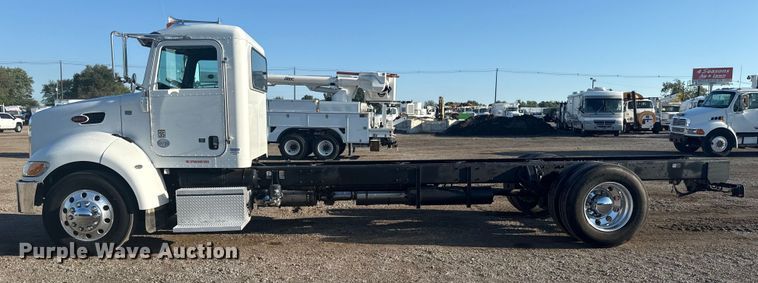 image for item NU9670 2011 Peterbilt 337 truck cab and chassis