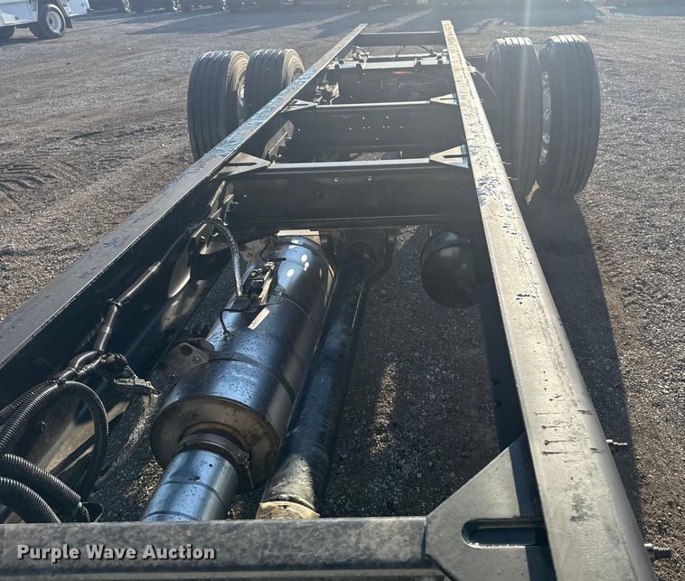 image for item NU9670 2011 Peterbilt 337 truck cab and chassis