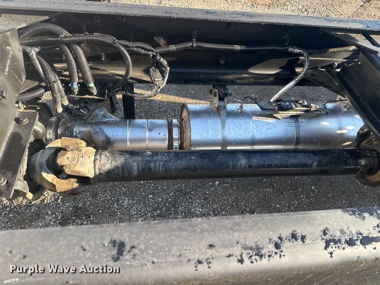 image for item NU9670 2011 Peterbilt 337 truck cab and chassis