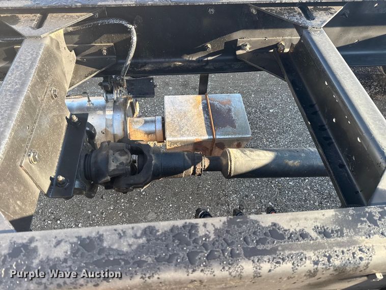 image for item NU9670 2011 Peterbilt 337 truck cab and chassis