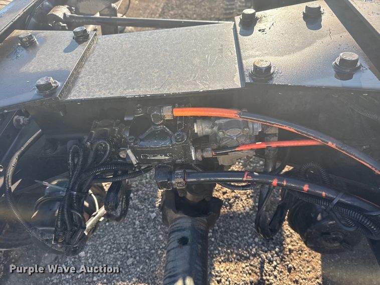 image for item NU9670 2011 Peterbilt 337 truck cab and chassis