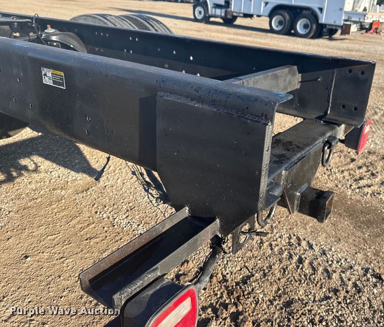 image for item NU9670 2011 Peterbilt 337 truck cab and chassis