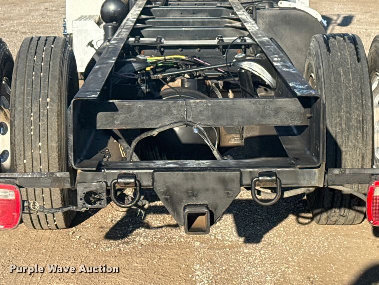 image for item NU9670 2011 Peterbilt 337 truck cab and chassis