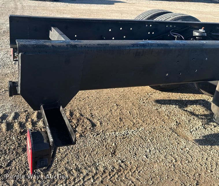 image for item NU9670 2011 Peterbilt 337 truck cab and chassis