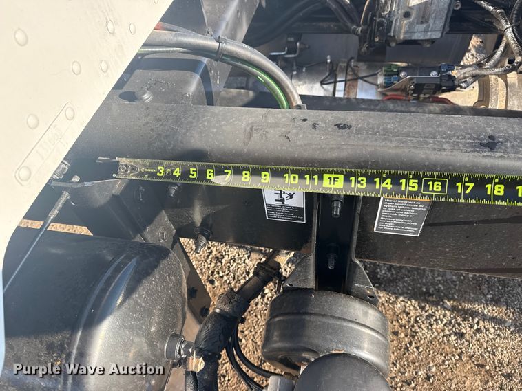 image for item NU9670 2011 Peterbilt 337 truck cab and chassis