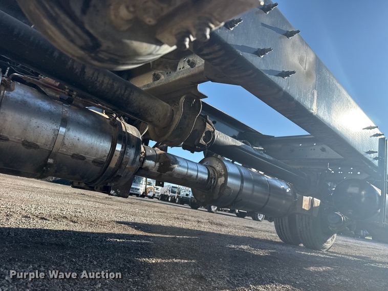 image for item NU9670 2011 Peterbilt 337 truck cab and chassis