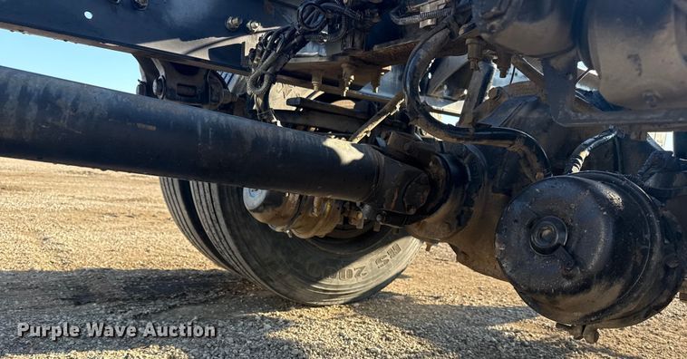 image for item NU9670 2011 Peterbilt 337 truck cab and chassis