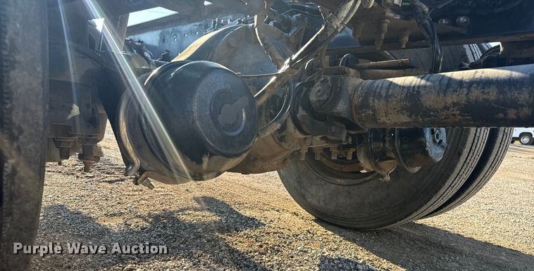 image for item NU9670 2011 Peterbilt 337 truck cab and chassis