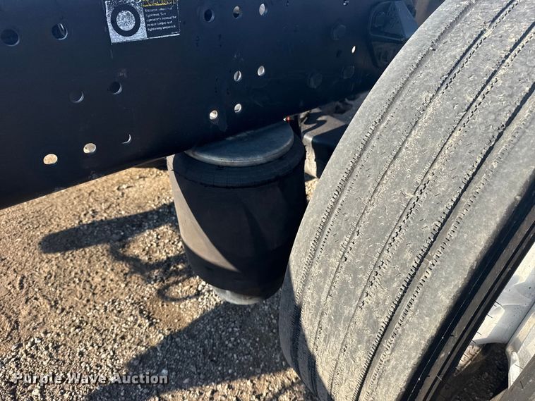 image for item NU9670 2011 Peterbilt 337 truck cab and chassis