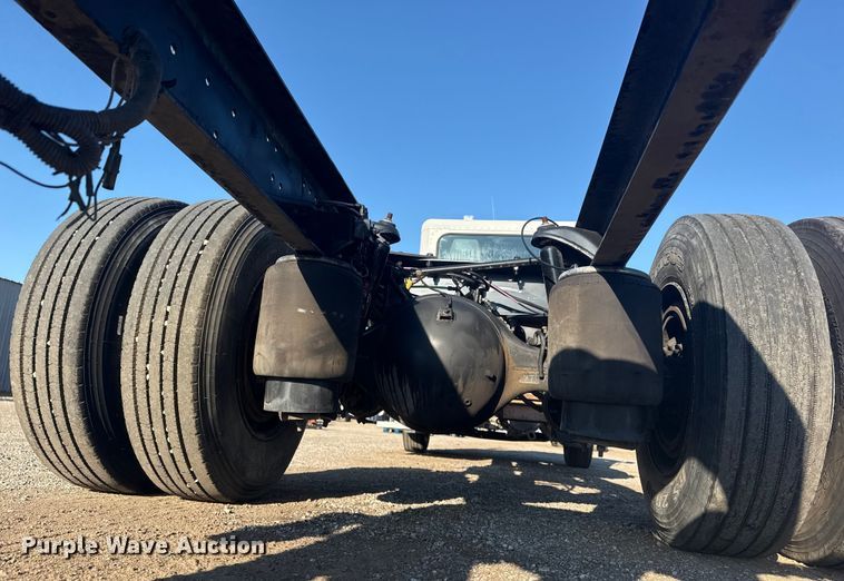 image for item NU9670 2011 Peterbilt 337 truck cab and chassis