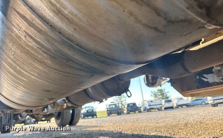 image for item NU9670 2011 Peterbilt 337 truck cab and chassis