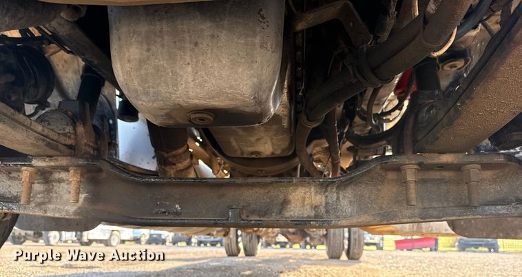 image for item NU9670 2011 Peterbilt 337 truck cab and chassis