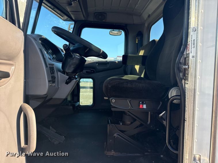 image for item NU9670 2011 Peterbilt 337 truck cab and chassis