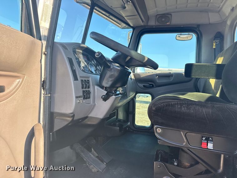 image for item NU9670 2011 Peterbilt 337 truck cab and chassis