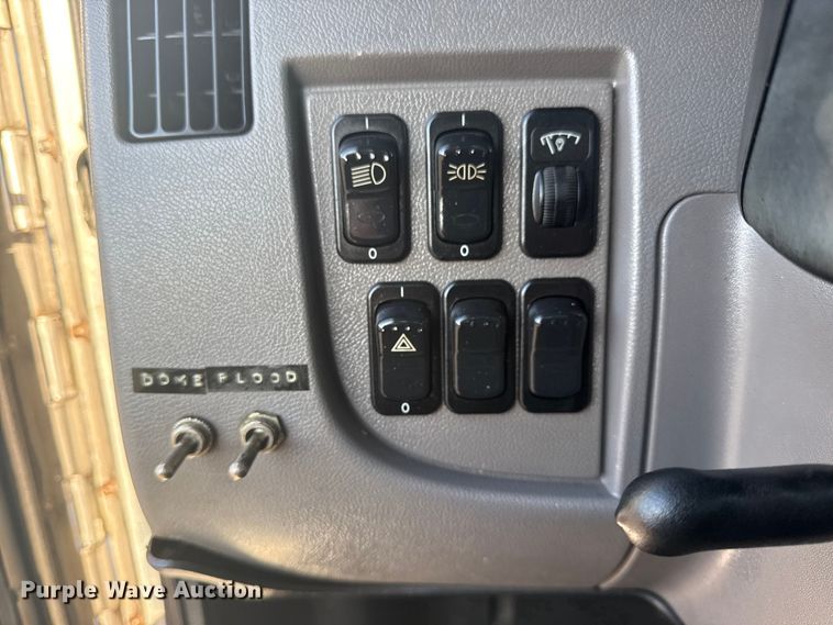 image for item NU9670 2011 Peterbilt 337 truck cab and chassis