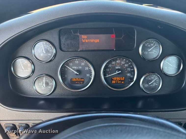 image for item NU9670 2011 Peterbilt 337 truck cab and chassis