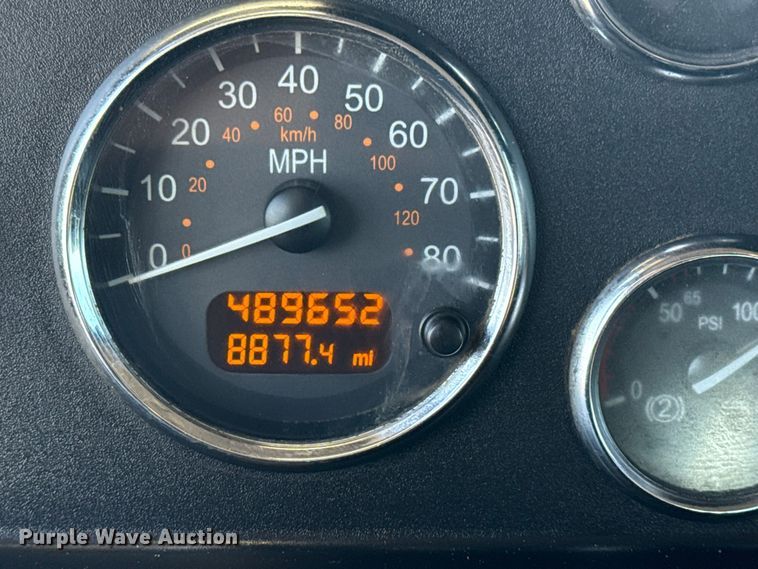 image for item NU9670 2011 Peterbilt 337 truck cab and chassis