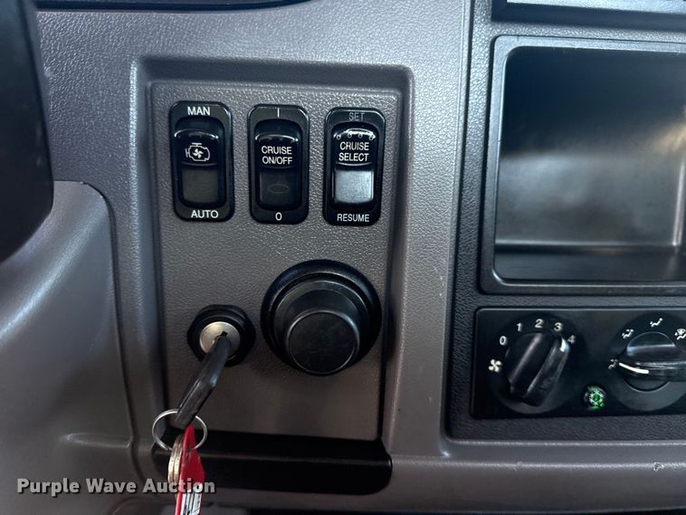 image for item NU9670 2011 Peterbilt 337 truck cab and chassis