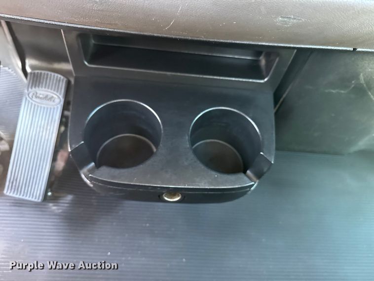 image for item NU9670 2011 Peterbilt 337 truck cab and chassis