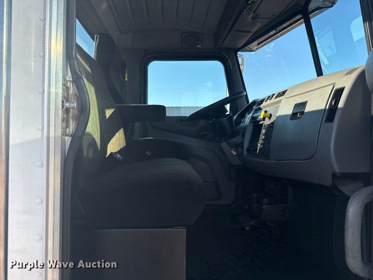 image for item NU9670 2011 Peterbilt 337 truck cab and chassis