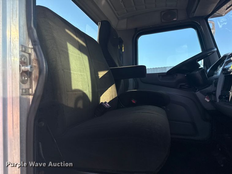 image for item NU9670 2011 Peterbilt 337 truck cab and chassis