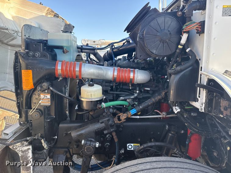 image for item NU9670 2011 Peterbilt 337 truck cab and chassis