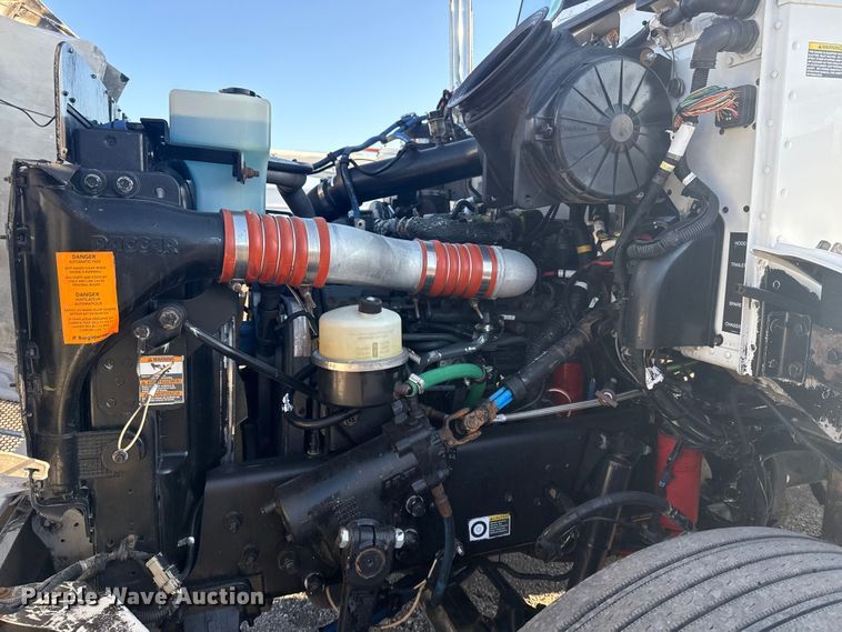 image for item NU9670 2011 Peterbilt 337 truck cab and chassis