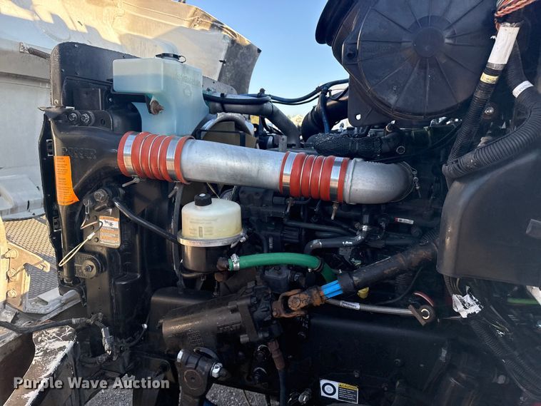 image for item NU9670 2011 Peterbilt 337 truck cab and chassis