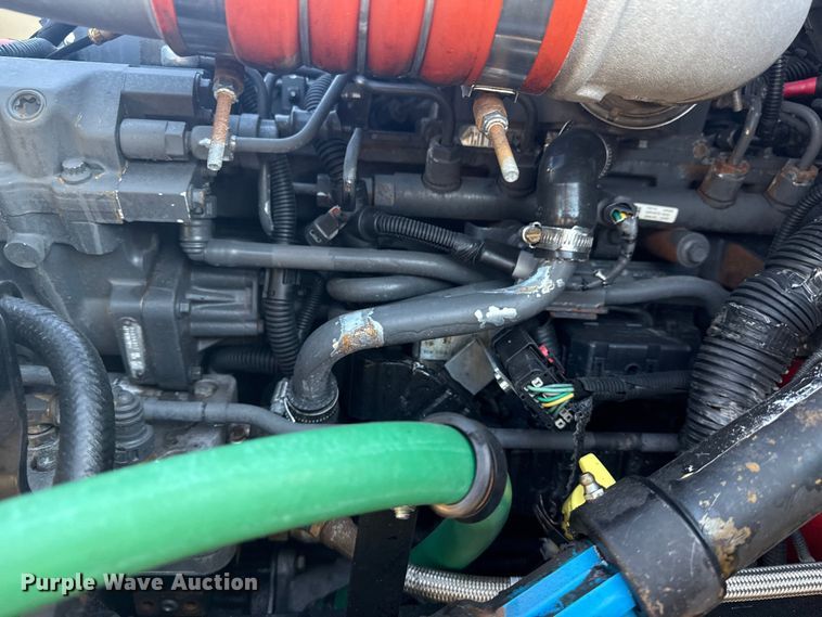 image for item NU9670 2011 Peterbilt 337 truck cab and chassis