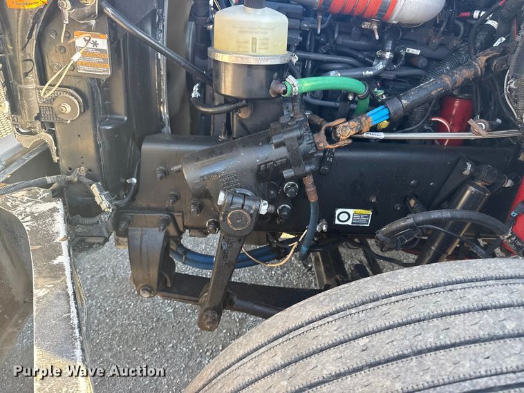 image for item NU9670 2011 Peterbilt 337 truck cab and chassis