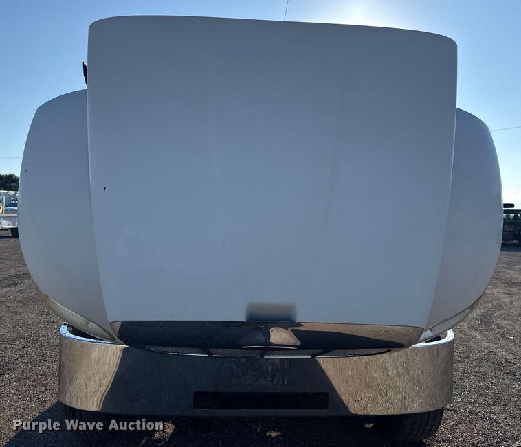 image for item NU9670 2011 Peterbilt 337 truck cab and chassis