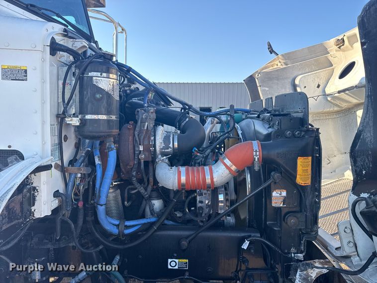 image for item NU9670 2011 Peterbilt 337 truck cab and chassis