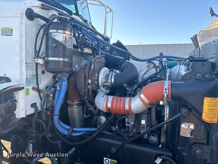 image for item NU9670 2011 Peterbilt 337 truck cab and chassis