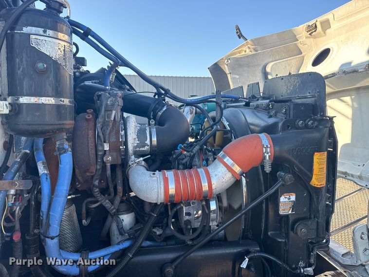 image for item NU9670 2011 Peterbilt 337 truck cab and chassis