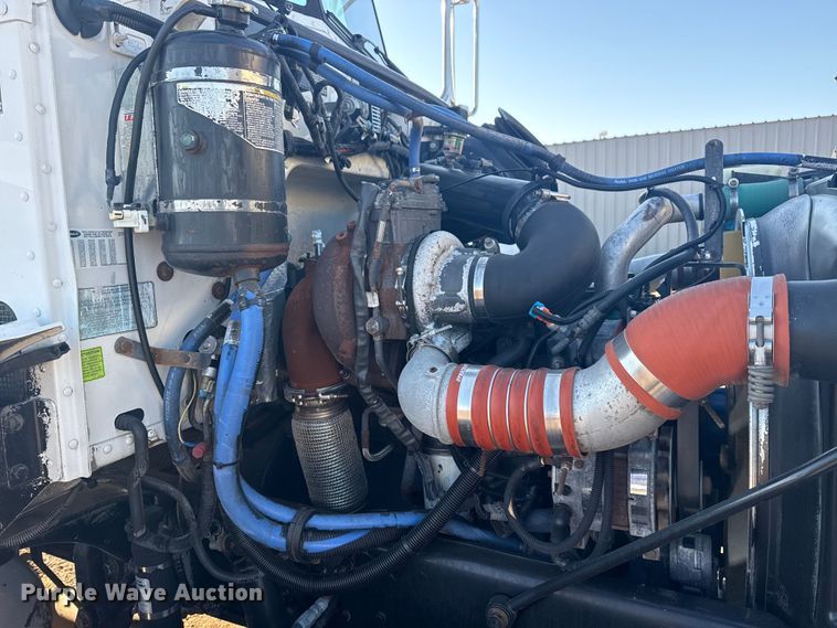 image for item NU9670 2011 Peterbilt 337 truck cab and chassis